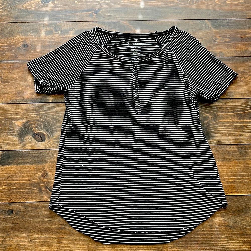 American Eagle T-shirt